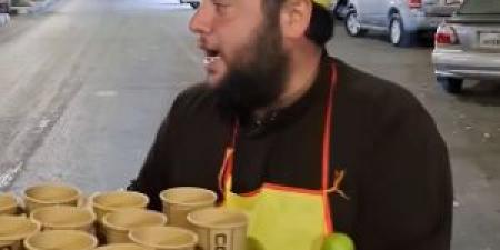 بالفيديو .. مواطنون يقومون بحملة "دفي قلبك" لتوزيع المشروبات الساخنة في معان - المصدر 7