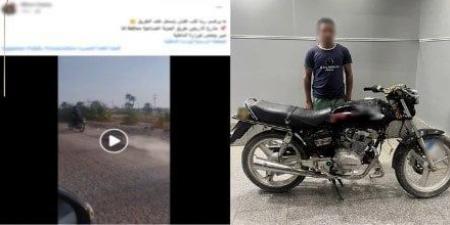 القبض على شخص ربط «كلبًا» بدراجته النارية وسحله على طريق بقنا - المصدر 7