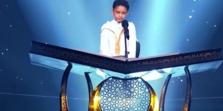 الطفل عمر علي عوض يبهر لجنة «دولة التلاوة» بتلاوة متميزة وثقة عالية - المصدر 7