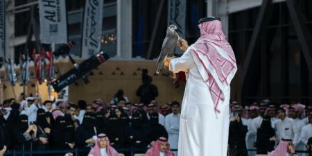 بيع صقرين بمبلغ 200 ألف ريال في مزاد نادي الصقور - المصدر 7