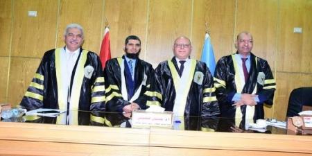 «تقنيات متقدمة لترميم أنسجة الكاحل».. رسالة دكتوراة يناقشها رئيس جامعة سوهاج بكلية الطب - المصدر 7