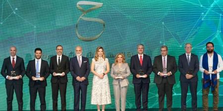 مندوبا عن الملك والملكة، الأمير طلال يكرم الفائزين بجائزة الحسين لأبحاث السرطان - المصدر 7