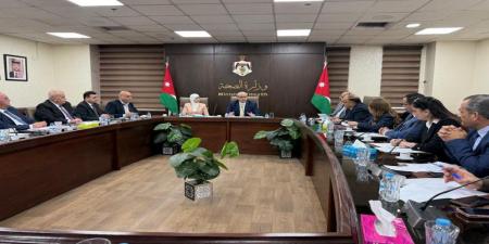 وزير الصحة يوجه بتوفير الأدوية وحل مشكلات البنية التحتية في المراكز الصحية - المصدر 7