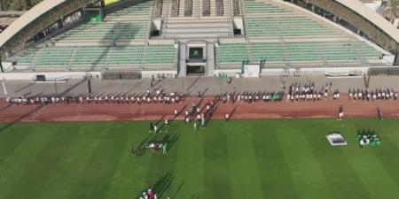 موظفو شرطة دبي يتنافسون في لعبة شد حبل يبلغ طوله 290 مترا - المصدر 7