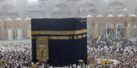 بالفيديو- أمطار الخير تغمر الحرمين الشريفين أثناء صلاة الفجر - المصدر 7