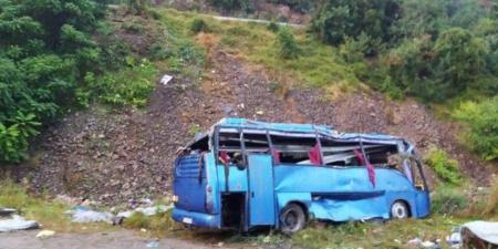 مصرع 2 وإصابة 23 فى انقلاب أتوبيس رحلات على الصحراوى الغربى جنوب إسنا - المصدر 7