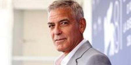 جورج كلوني يتحدى الزمن ويحتضن الشيب بروح مرحة وحيلة صغيرة - المصدر 7