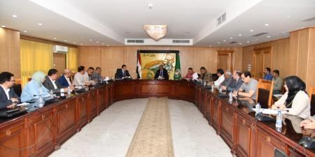 محافظ الفيوم يشدد على ضرورة مواصلة العمل الجاد لتحسين مؤشرات ملف التقنين والتصالح - المصدر 7