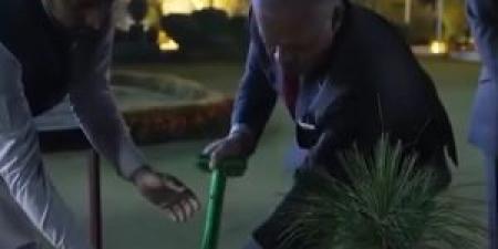 لماذا زرع الملك شجرة في باكستان؟ (فيديو) - المصدر 7