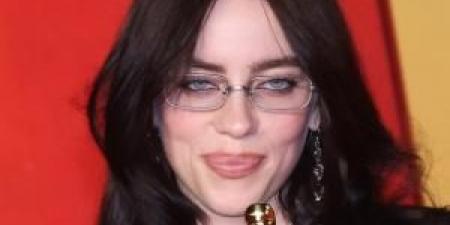 "جبان وحقير مثير للشفقة" .. المغنية الأمريكية بيلي إيليش تشن هجوما شرسا على أول "تريليونير" في العالم - المصدر 7