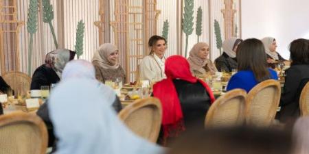 الملكة تلتقي بسيدات من المفرق وتشاركهن الغداء في أم الجمال - المصدر 7