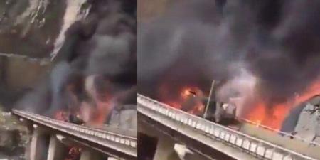 فاجعة في المدينة المنورة.. مصرع عشرات المعتمرين الهنود بحادث اصطدام مروع.. فيديو - المصدر 7