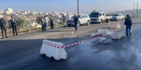 بعد أيام من تعبيده .. إعادة حفر طريق في منطقة أيدون .. صور - المصدر 7