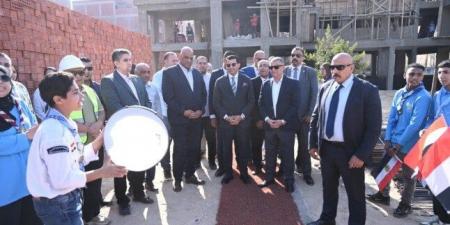 وزير الشباب والرياضة ومحافظ الإسماعيلية يتفقدان مشروع إنشاء المدرسة المصرية اليابانية - المصدر 7