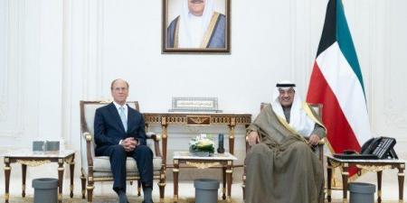 ولي العهد الكويتي يستقبل رئيس مجلس الإدارة والرئيس التنفيذي لشركة بلاك روك - المصدر 7