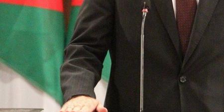 السنيد يكتب: فرق بين من يخدم وطنه، ومن يخدم نفسه - المصدر 7