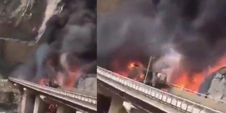 مأساة في المدينة المنورة.. عشرات القتلى الهنود في اصطدام مروع بين حافلتهم وصهريج نفط ( فيديو ) - المصدر 7