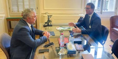 رئيس اقتصادية قناة السويس يبدأ جولته الترويجية بفرنسا لتعزيز التعاون بالمجالات الصناعية والتقنية بملتقى الأعمال المصري - المصدر 7