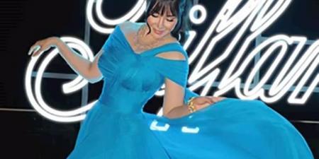 لمسة لجين عمران الرقيقة: الأزرق الباستيل والغرة المتفرقة - المصدر 7