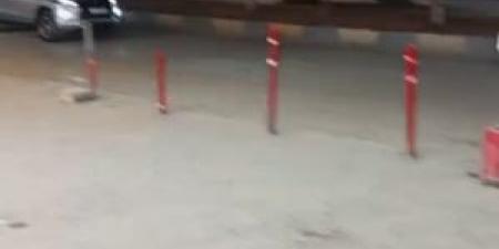 مطالبات بتدخل بلدية إربد .. حجز مواقف عامة يفاقم الأزمة بشارع مجمع عمان .. فيديو - المصدر 7