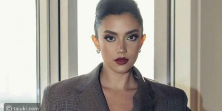 ستيفاني عطالله تعيد إحياء أسلوب الريترو بشعر كيرلي مدرج - المصدر 7