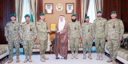 رئيس الحرس الوطني الكويتي يتسلم نسخة من الدليل الإجرائي للحوكمة المؤسسية - المصدر 7