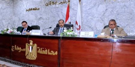 محافظ سوهاج يشدد على متابعة ملفات التصالح والتقنين وإزالة التعديات - المصدر 7