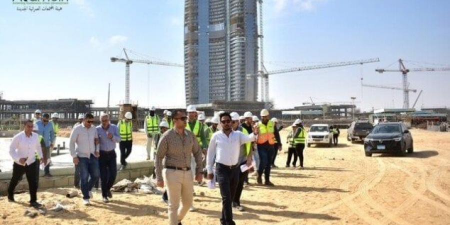 رئيس جهاز العلمين الجديدة يتفقد بحيرات الداون تاون وكوبري C19 - المصدر 7