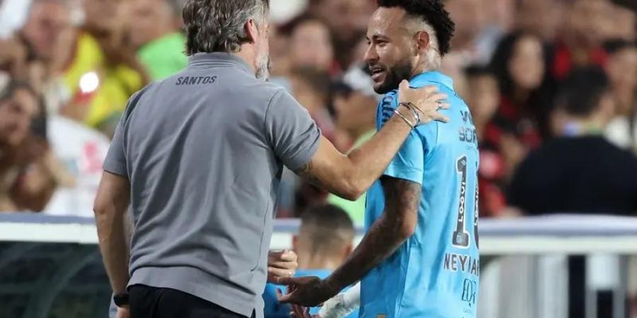 "هل ستخرجني؟".. نيمار يعيد واقعة فينيسيوس ويعترض على مدربه - المصدر 7