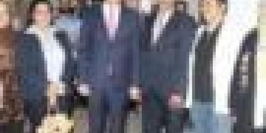 وزير الزراعة يدلي بصوته في انتخابات مجلس النواب بالإسكندرية.. ويؤكد على أهمية المشاركة الفعالة «صور» - المصدر 7