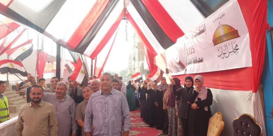 توافد الناخبين على لجان الجيزة في المرحلة الأولى لانتخابات مجلس النواب 2025 للإدلاء بأصواتهم - المصدر 7