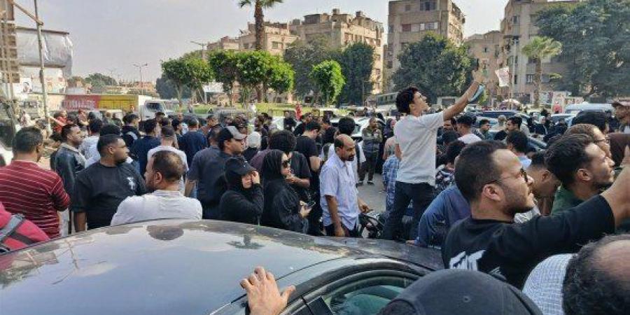 بالصور.. جنازة المطرب الشعبي الراحل إسماعيل الليثي - المصدر 7