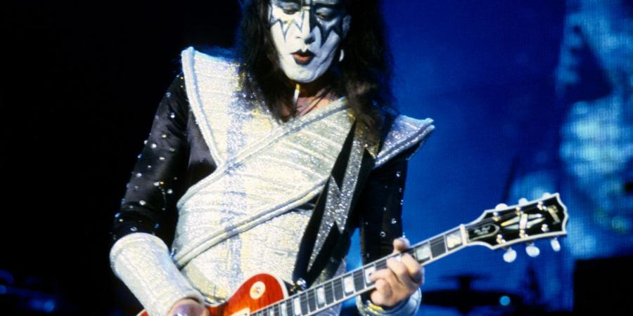 الكشف عن سبب وفاة أحد أشهر عازفي الغيتار في العالم - المصدر 7