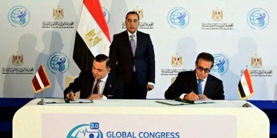رئيس الوزراء يشهد مراسم توقيع مذكرة تفاهم للتعاون بين مصر ولاتفيا في الرعاية الصحية - المصدر 7