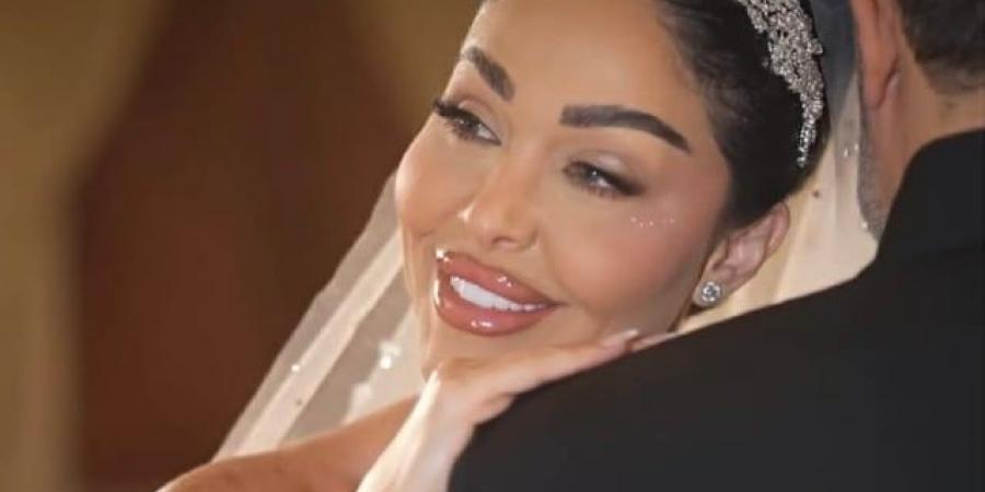 الكعكة الملكية تكمل مكياج هيا كرزون الوردي بليلة زفافها - المصدر 7