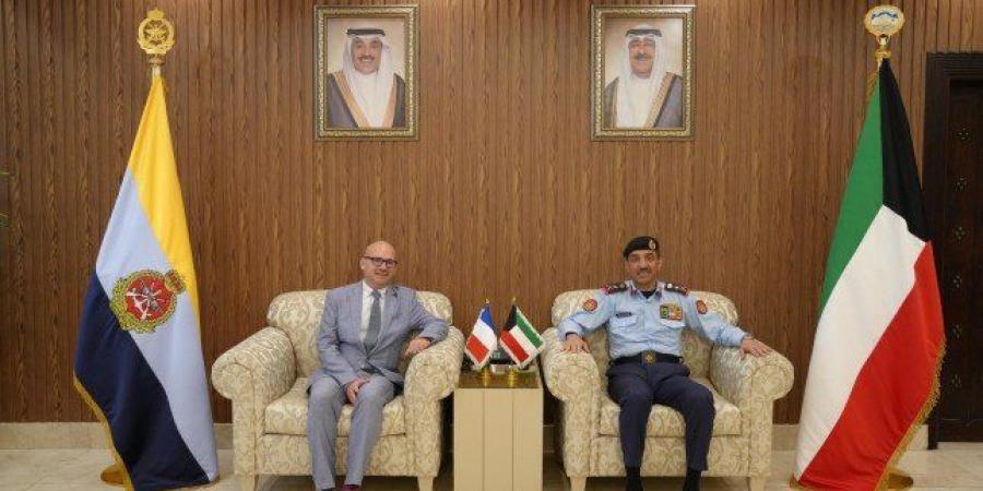 رئيس الأركان العامة للجيش الكويتي يبحث مع السفير الفرنسي موضوعات مشتركة - المصدر 7