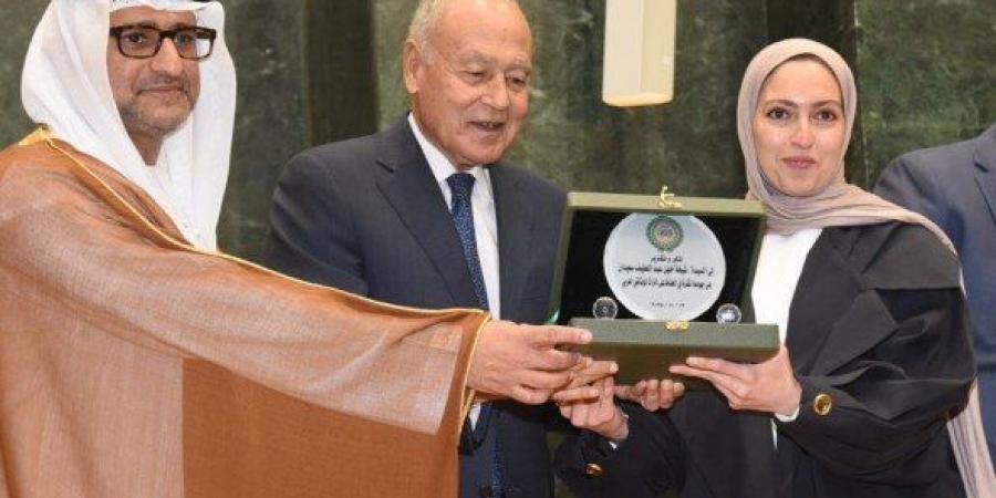 الجامعة العربية تكرم الكويتية شيخة سعيدان كأفضل اختصاصي وفني في المؤسسات الأرشيفية العربية - المصدر 7