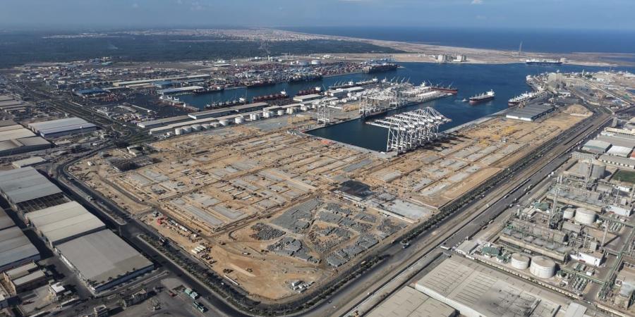 أحدث تصوير جوى يكشف تقدم أعمال محطة "تحيا مصر 1" للحاويات بميناء دمياط.. صور - المصدر 7