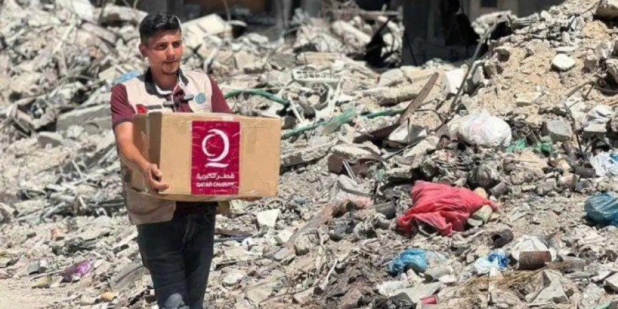قطر الخيرية توزع دفعة جديدة من المساعدات الغذائية على النازحين في قطاع غزة - المصدر 7