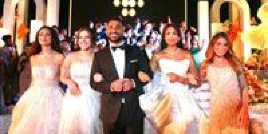 القصة الكاملة لظهور أحمد سعد وسط 4 عرائس.. مشهد غامض يكشف أسراره - المصدر 7