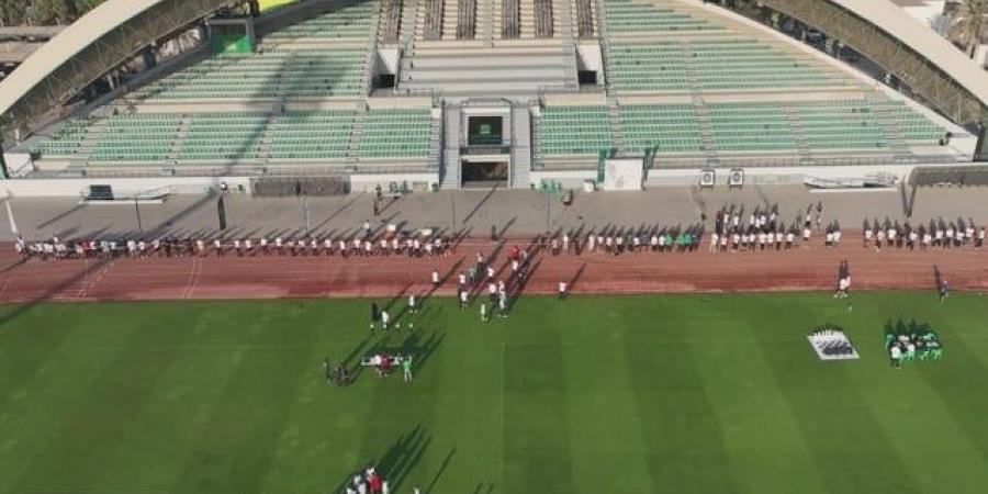 موظفو شرطة دبي يتنافسون في لعبة شد حبل يبلغ طوله 290 مترا - المصدر 7