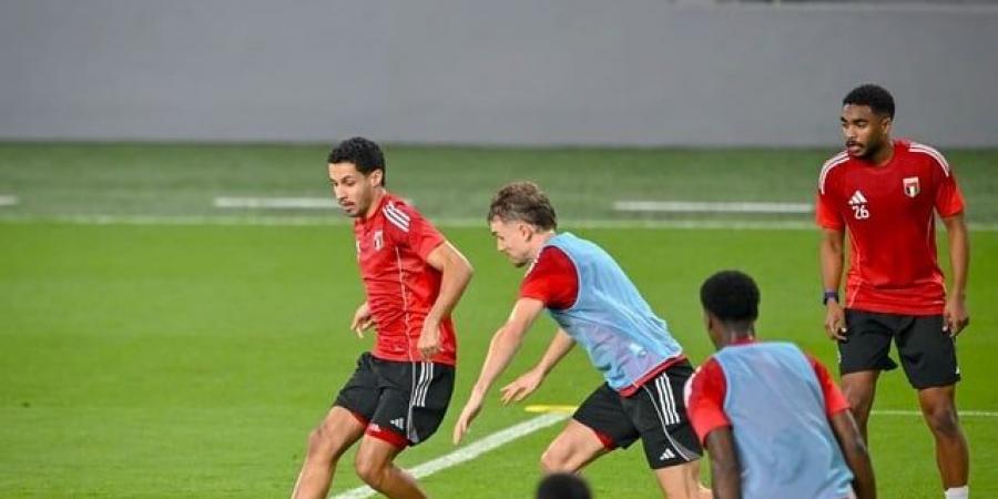 حمدان بن مبارك يُتابع تدريبات منتخبنا الوطني قبل سفره لمواجهة نظيره العراقي - المصدر 7