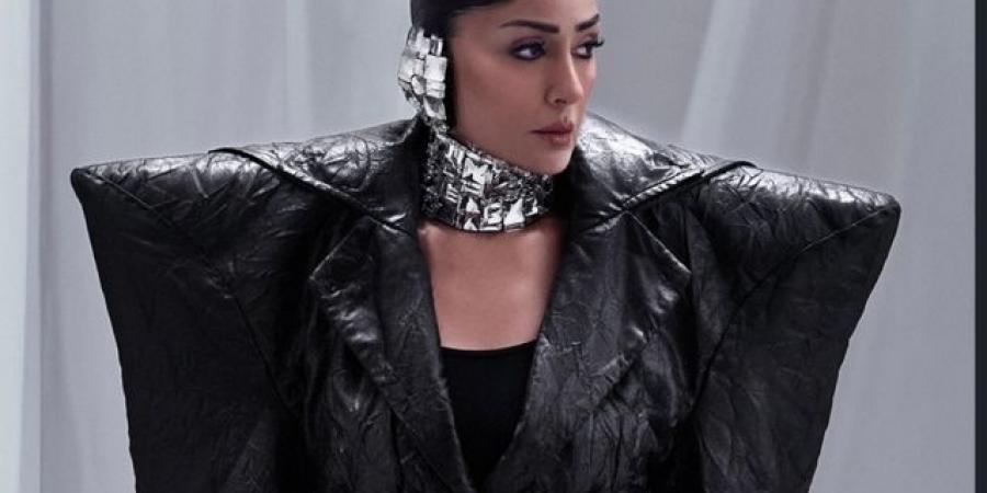 غادة عبد الرازق تثير الجدل بشعر مبلل وإطلالة غريبة وجريئة - المصدر 7