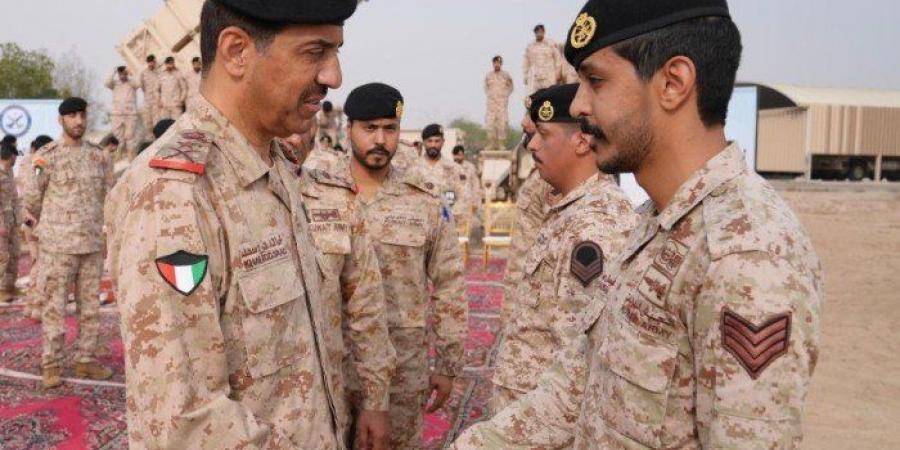 رئيس الأركان العامة للجيش الكويتي يقوم بزيارة إلى سلاح الدفاع الجوي - المصدر 7