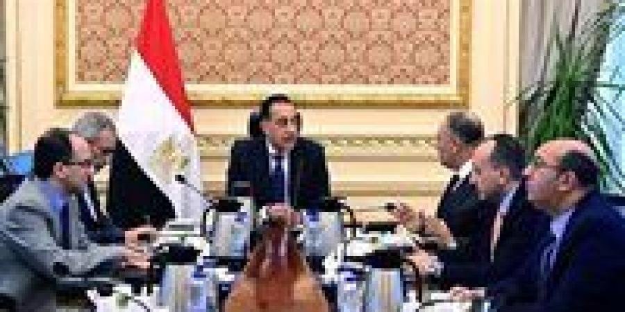 رئيس الوزراء يتابع ملفات عمل المركز الوطني لتخطيط استخدامات أراضي الدولة - المصدر 7
