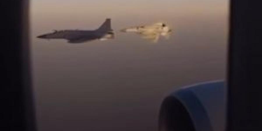 طائرات سلاح الجو الباكستاني ترحب بالملك: باسم "أمة الباكستان" أهلًا بجلالتك (فيديو) - المصدر 7