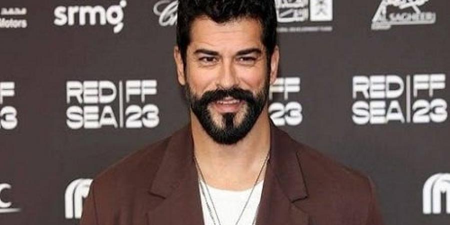 بوراك أوزجيفيت يستعد لعرض مسرحي منفرد للمرة الأولى.. "أجمل فتاة في إسطنبول" قريبًا على الخشبة - المصدر 7