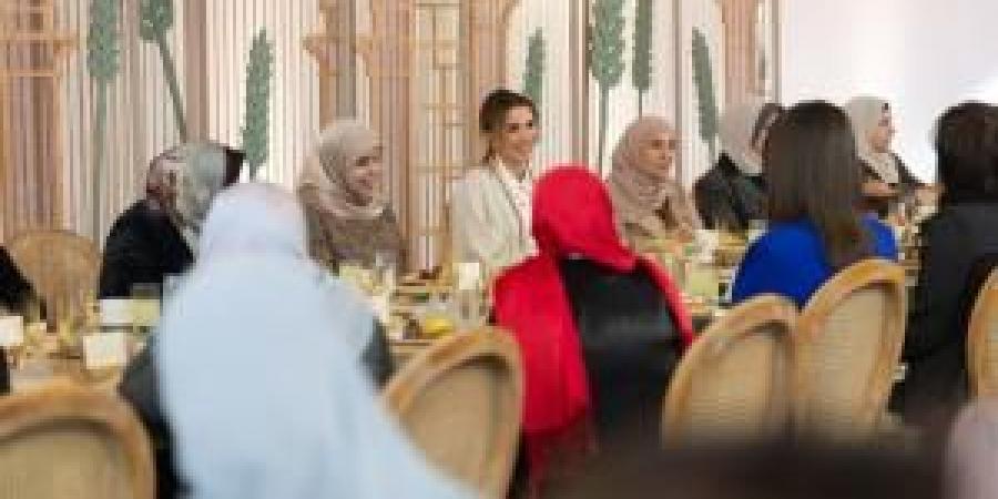 الملكة تلتقي بسيدات من المفرق وتشاركهن الغداء في أم الجمال - المصدر 7