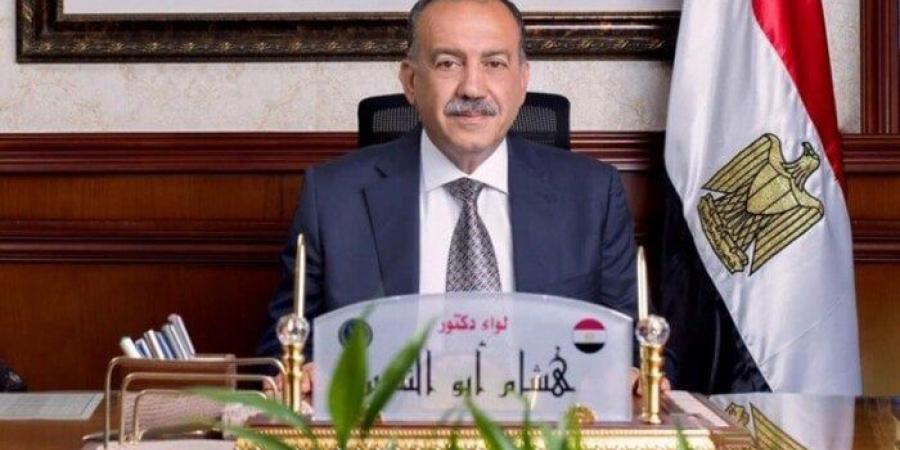 تموين أسيوط يضبط محطة وقود بالمطيعة لتلاعبها في 418 طن سولار مدعم - المصدر 7