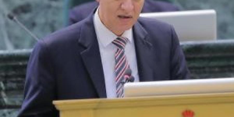 النائب العموش: "يجب أن يعرف الشباب ما هو القايش والفُتيك والبوريه" - المصدر 7